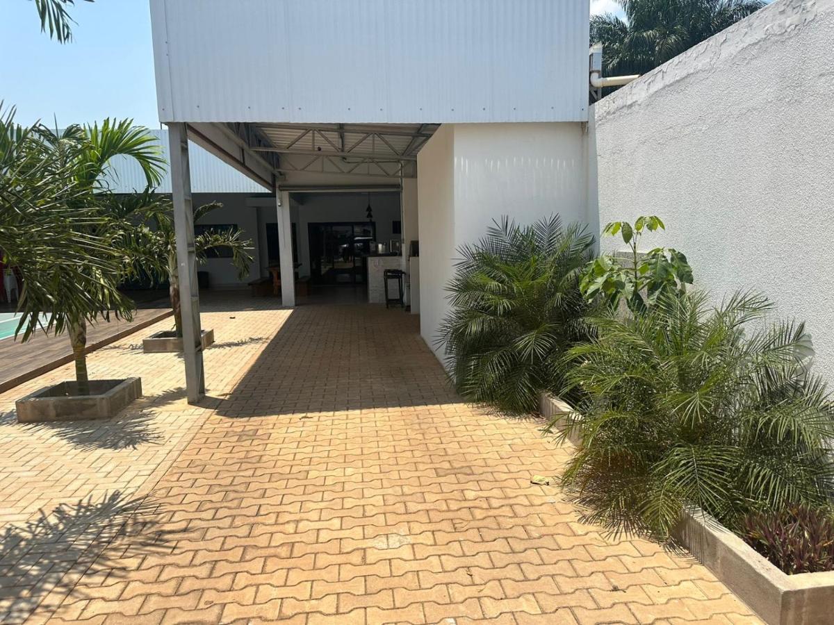 Privacidade com Hidro, piscina em casa, garagem, tudo privativo, 2 banheiros, churrasqueira e pátio amplo exclusivos, insira 3 hóspedes e abrimos 2 quartos com ar, já 5 hóspedes para 3 quartos com ar - Bed and Breakfast