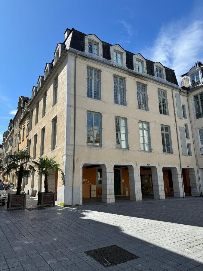 WonderHost, bois et pierre en cœur de ville - B&B