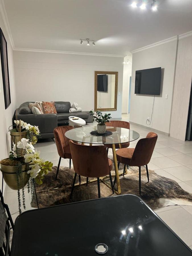 Lovely 2 bedroom apartment suitable for a family - Chambres d’hôtes