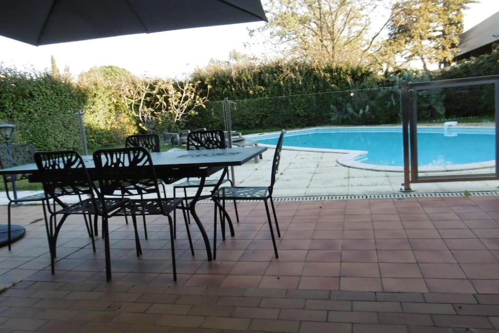 120m2-3 chambres parking et piscine à La Ciotat - B&B