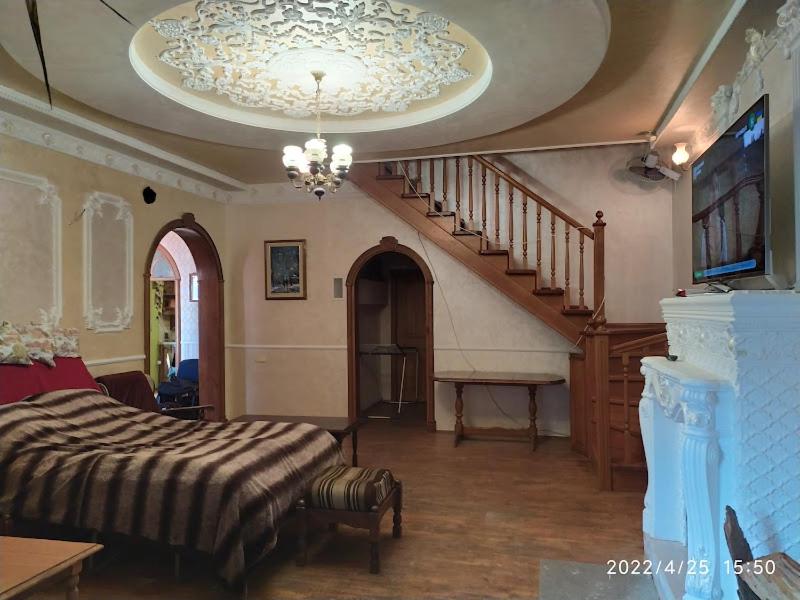 B&B Kryvyi Rih - Приватний Будинок з Каміном, у Центрі Міста , вул Стрєльцова, 21 - Bed and Breakfast Kryvyi Rih