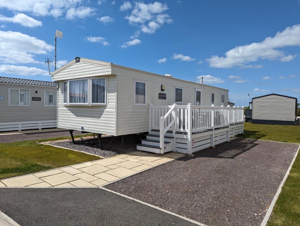 Seal Bay Resort - Pet Friendly 3 Bed 8 birth Family Owned Caravan, Selsey - B&B