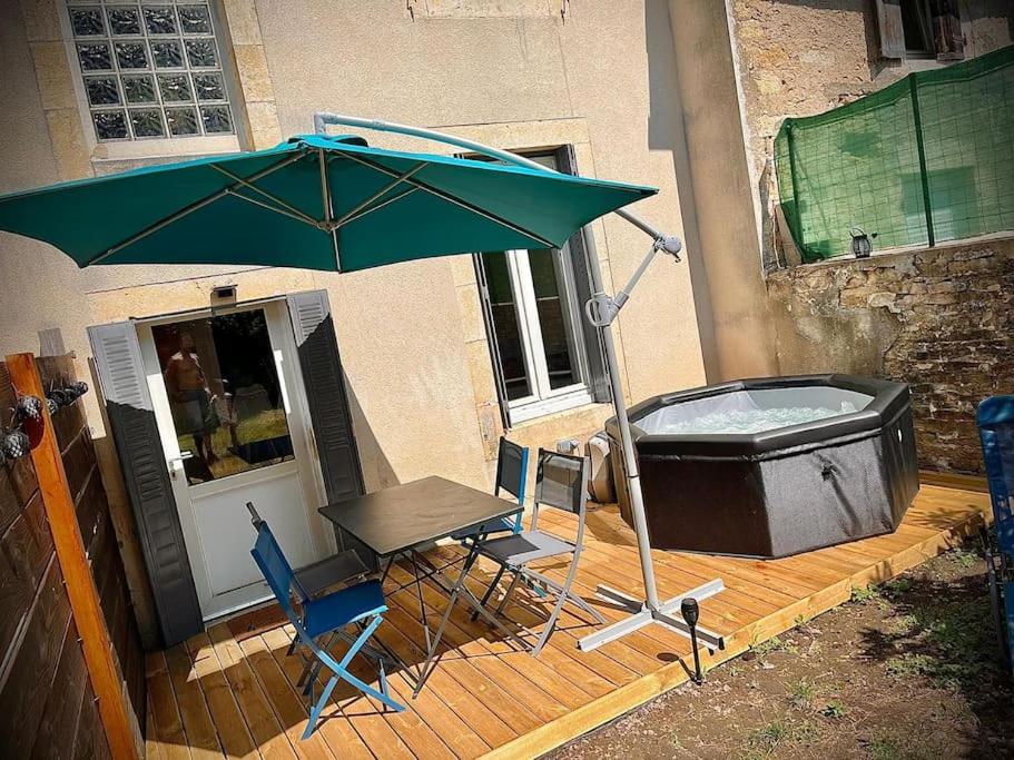 B&B Scey-sur-Saône-et-Saint-Albin - Très bel appartement avec jardin et Jacuzzi - Bed and Breakfast Scey-sur-Saône-et-Saint-Albin