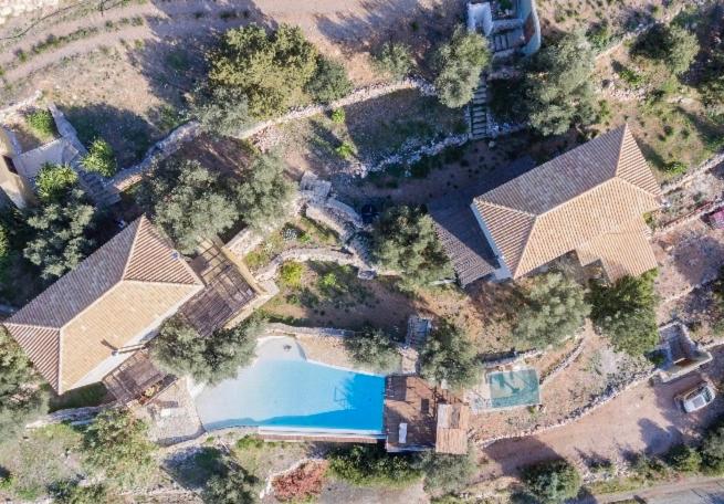 Apartment with Pool View 