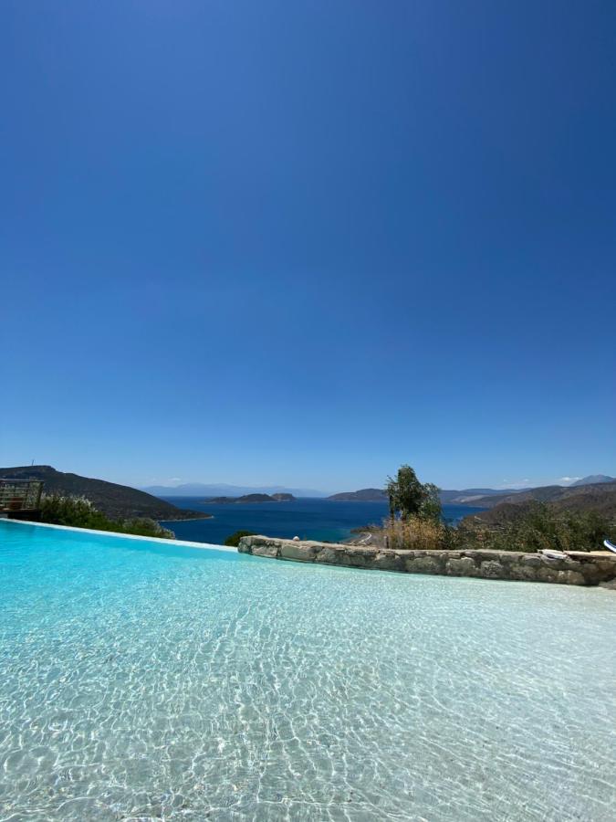 Apartment with Pool View 