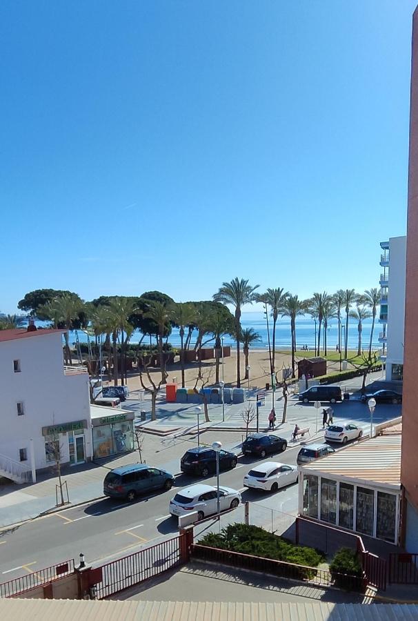 Superbe appartement avec vue mer, piscine et parking privé gratuit - B&B La Pineda