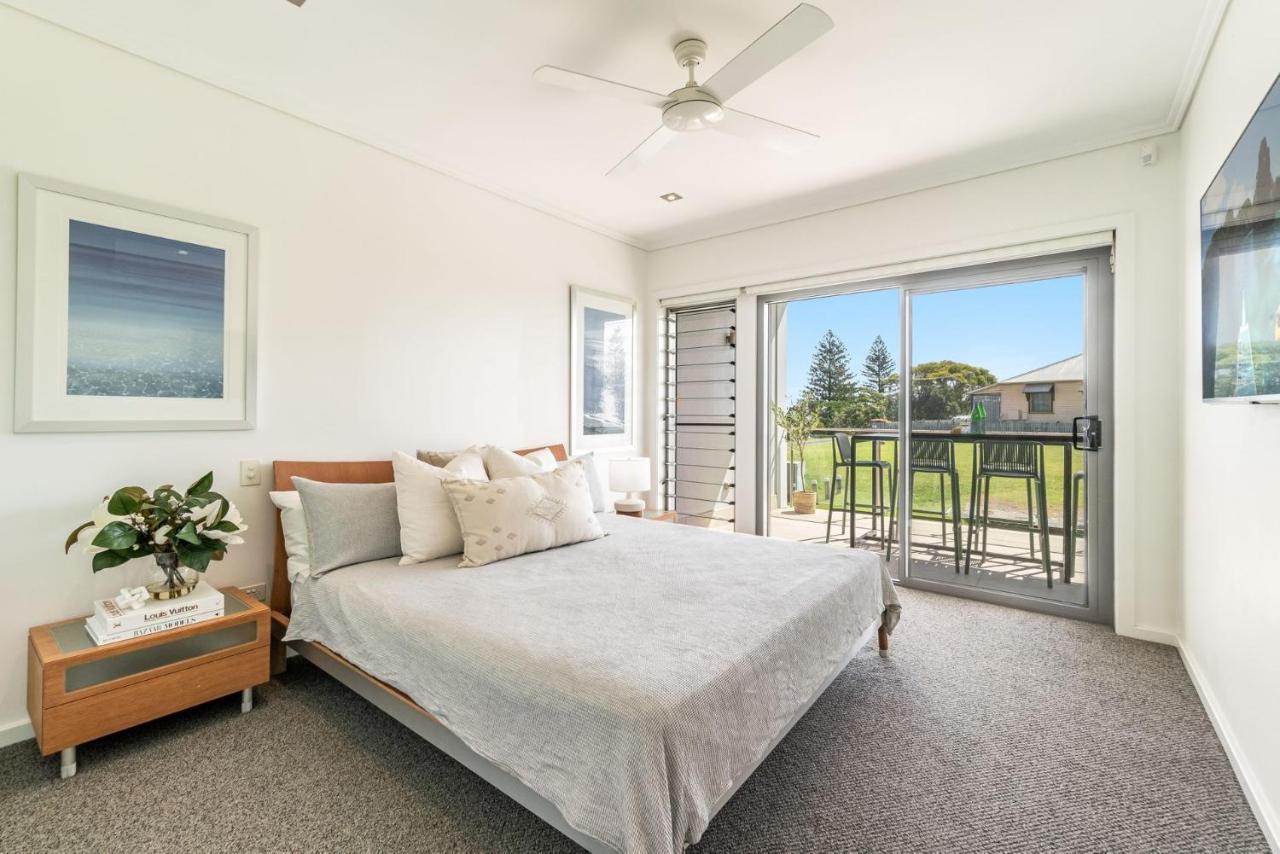 Pilotage 3 - Lighthouse Views & Coastal Living in the Heart of Yamba - Holiday Yamba - B&B Yamba