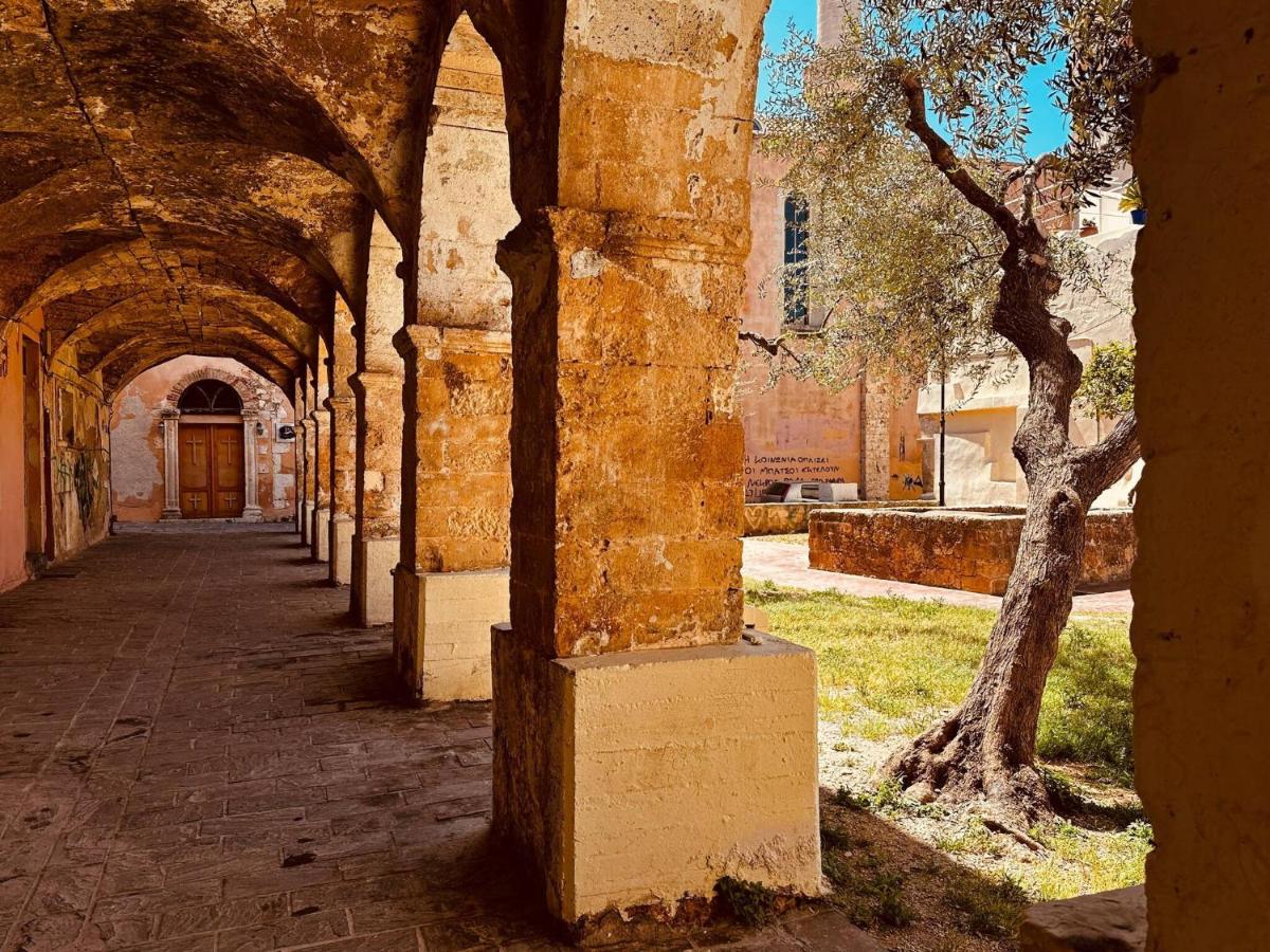 Roussos Place - Next To Splantzia Square - 2bd 2ba - B&B Chionato