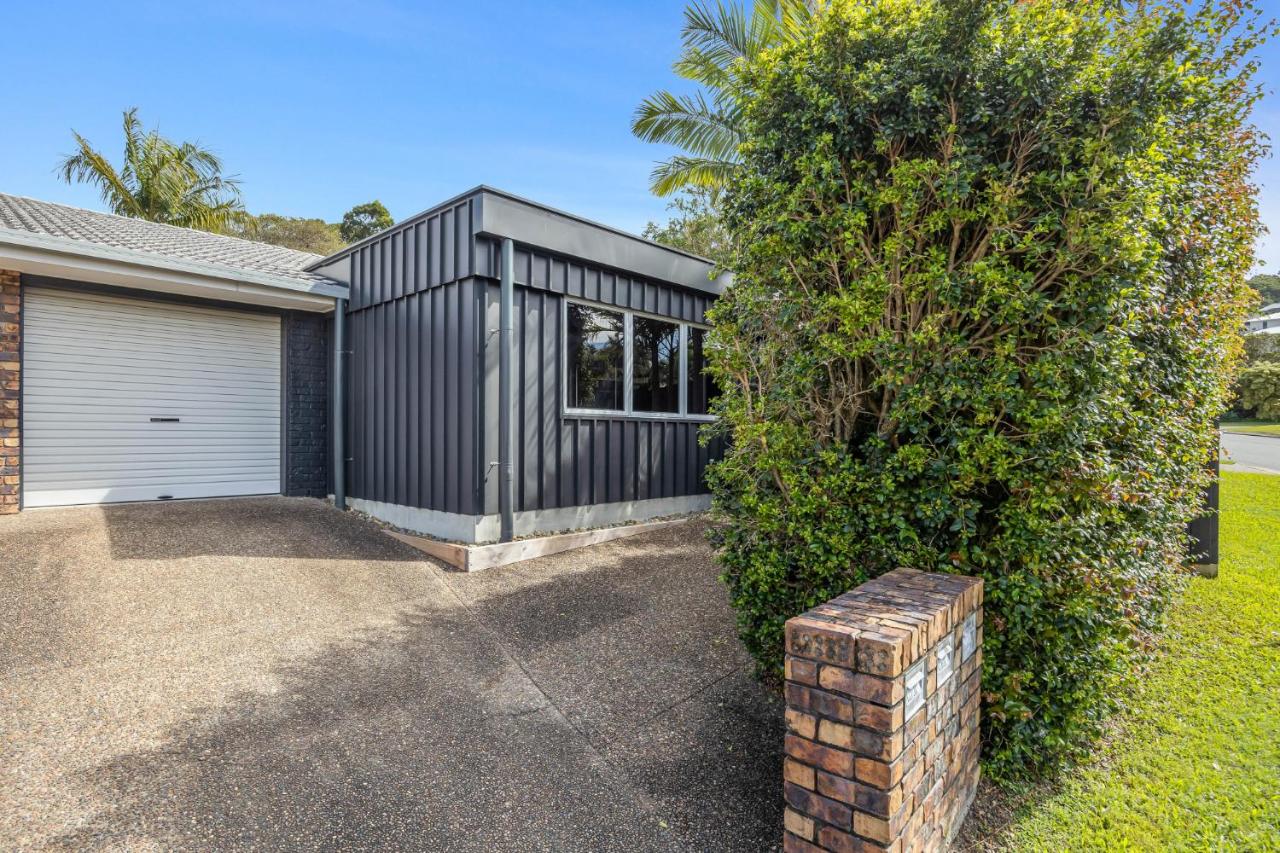 Trendy 2-Bed Home with Outdoor Entertainment - B&B