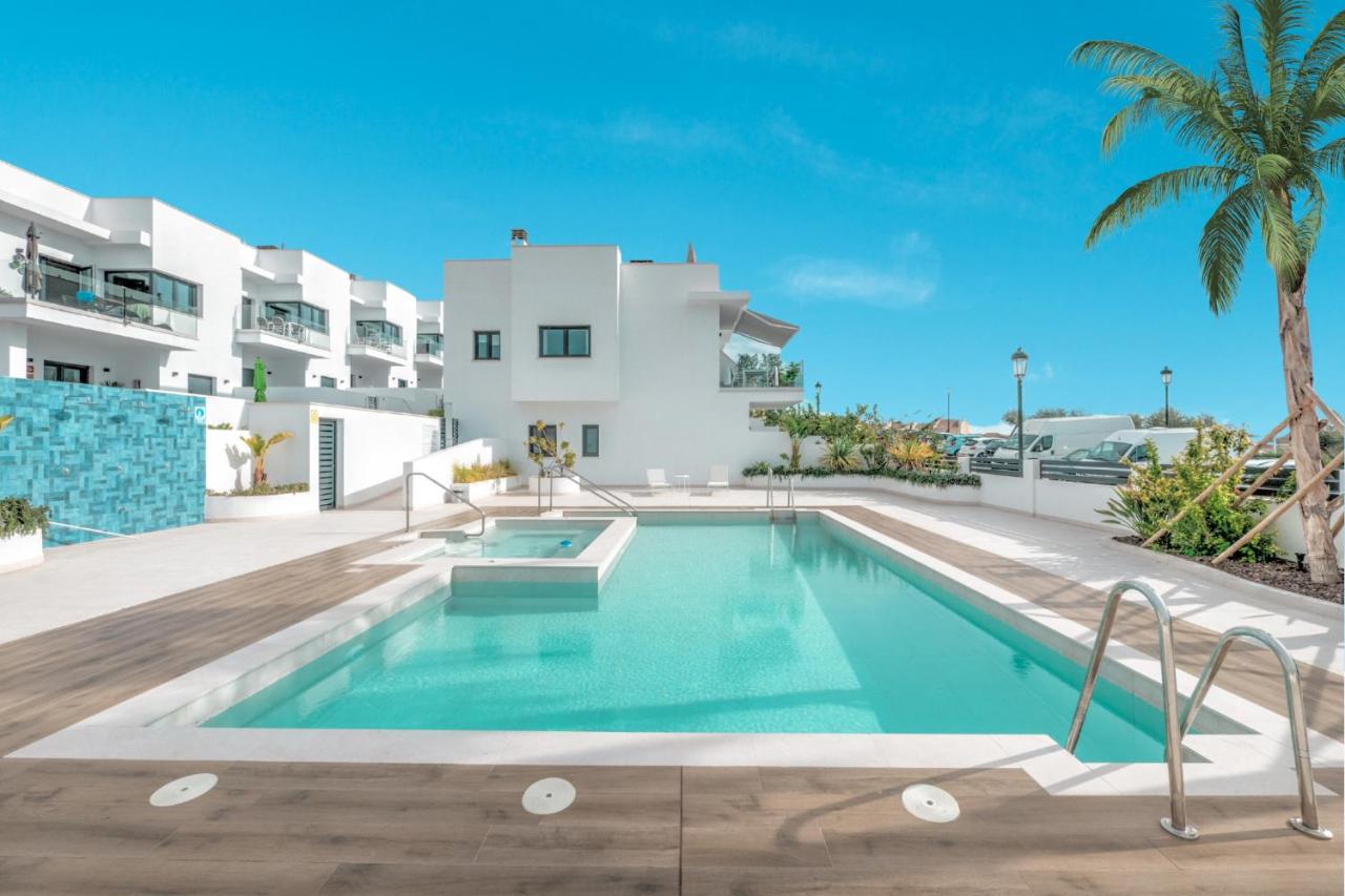New Luxurious house with rooftop terrace and pool - B&B Nerja