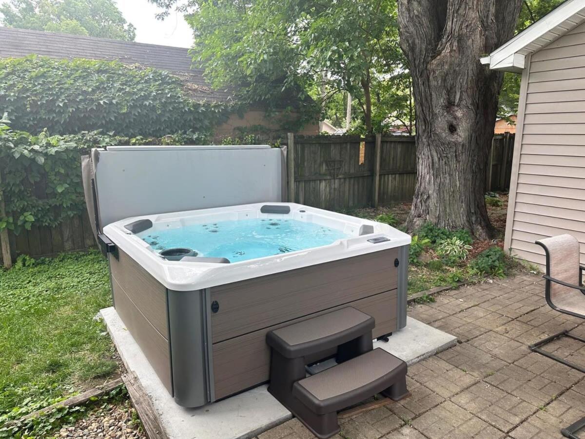 New Listing - Tranquil Retreat with Hot Tub - Ferienwohnung