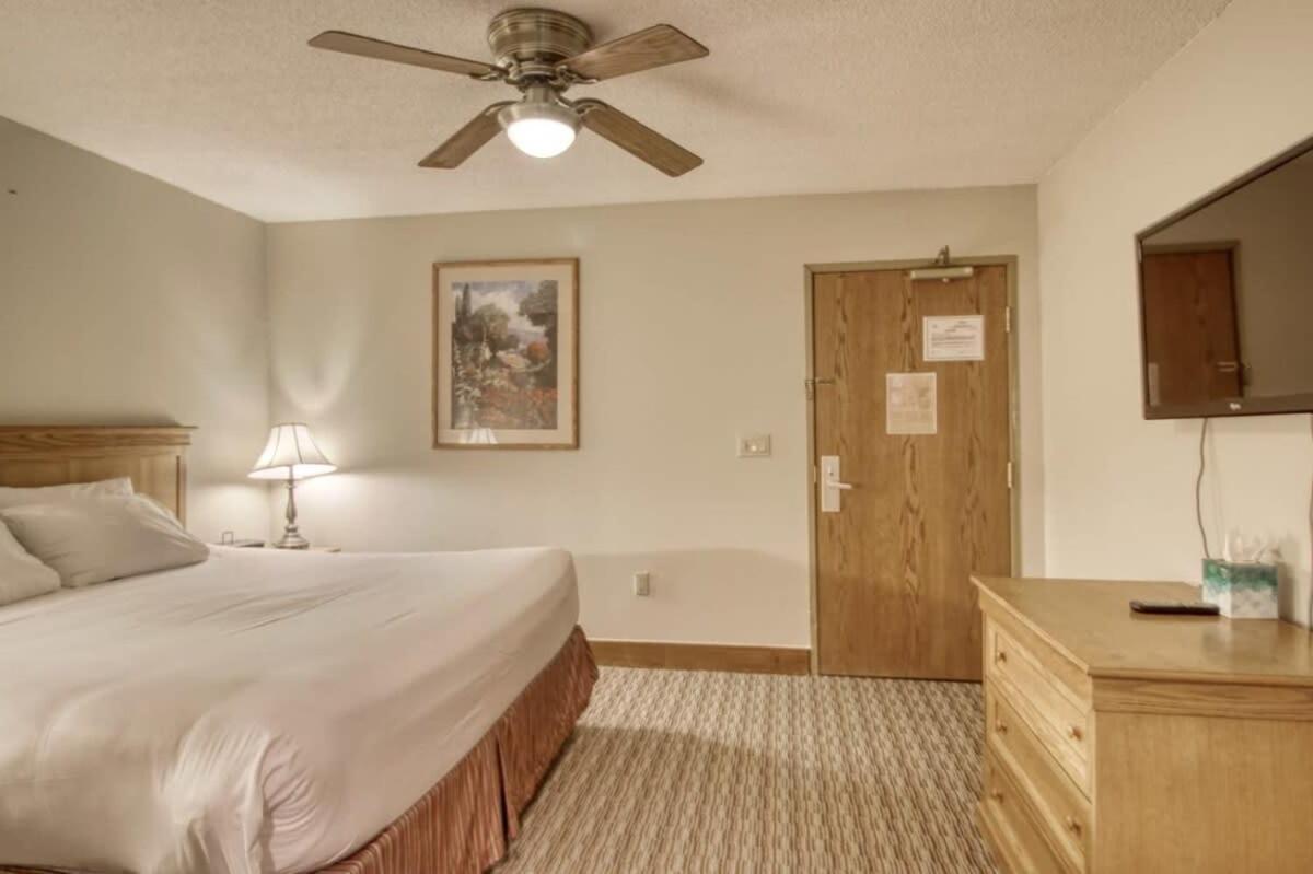 B&B Crested Butte - 1bd 272 Perfect Location with Pool - Bed and Breakfast Crested Butte