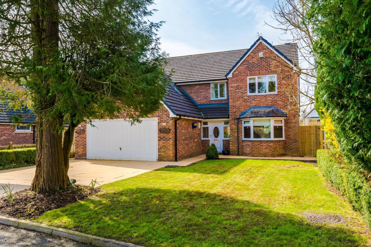 Damson House- Spacious, Modern 6 bedroom Executive House - Ideal for Work Teams or Multi-Generational Families - B&B Great Mitton