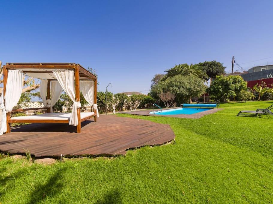 Villa with Pool and sea views in Banana Plantation - B&B