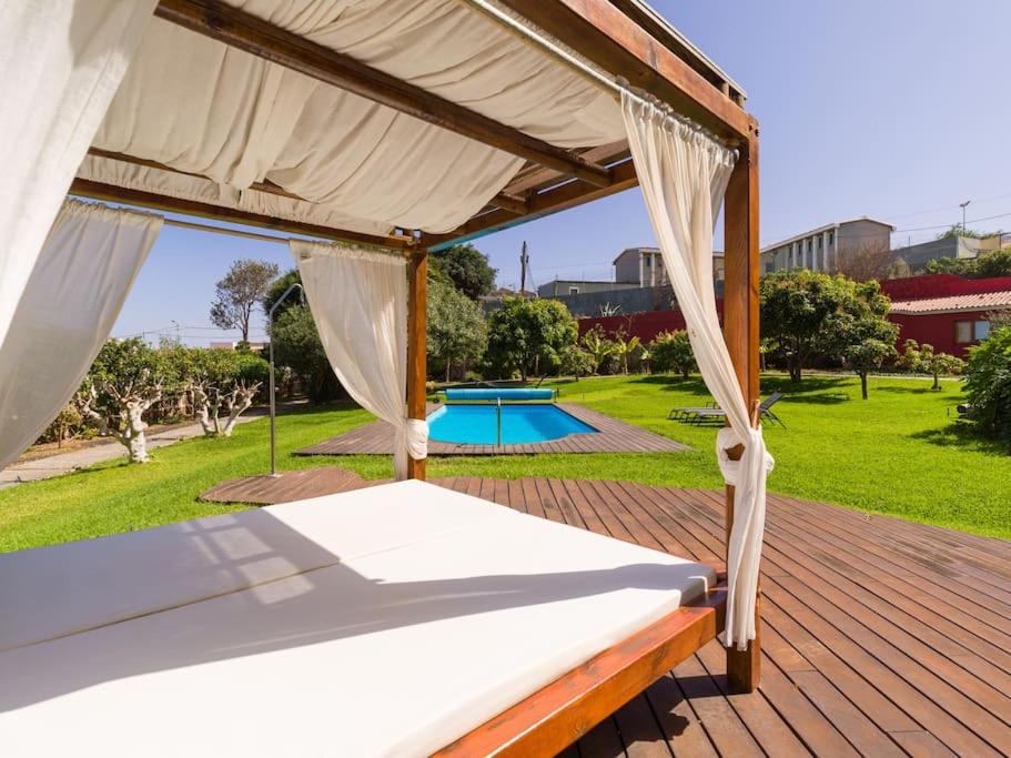 Villa with Pool and sea views in Banana Plantation by CanaryScape - Chambres d'hôtes Arucas