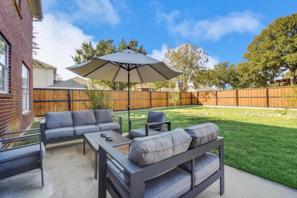 Lewisville Estate - Spacious 5BR w Game Room - B&B
