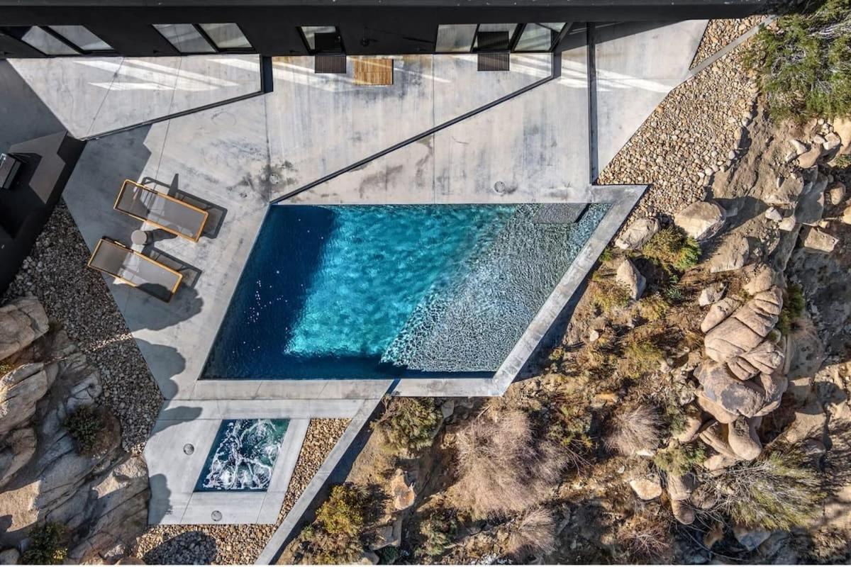 B&B Yucca Valley - Black Desert House ft in Architectural Digest - Bed and Breakfast Yucca Valley
