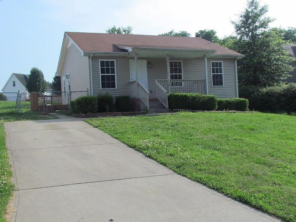 B&B Clarksville - Beautiful cul-de-sac home!!! with a FENCED IN YARD! - Bed and Breakfast Clarksville