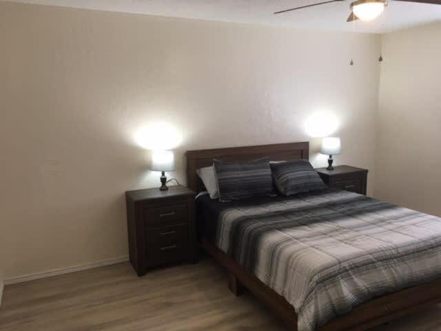 B&B Lawton - Cozy Upstairs 1 Bedroom Apartment close to Fort Sill - Bed and Breakfast Lawton