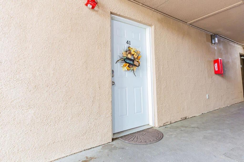 2-bed, 1-bath apartment near I-24, Great location - B&B