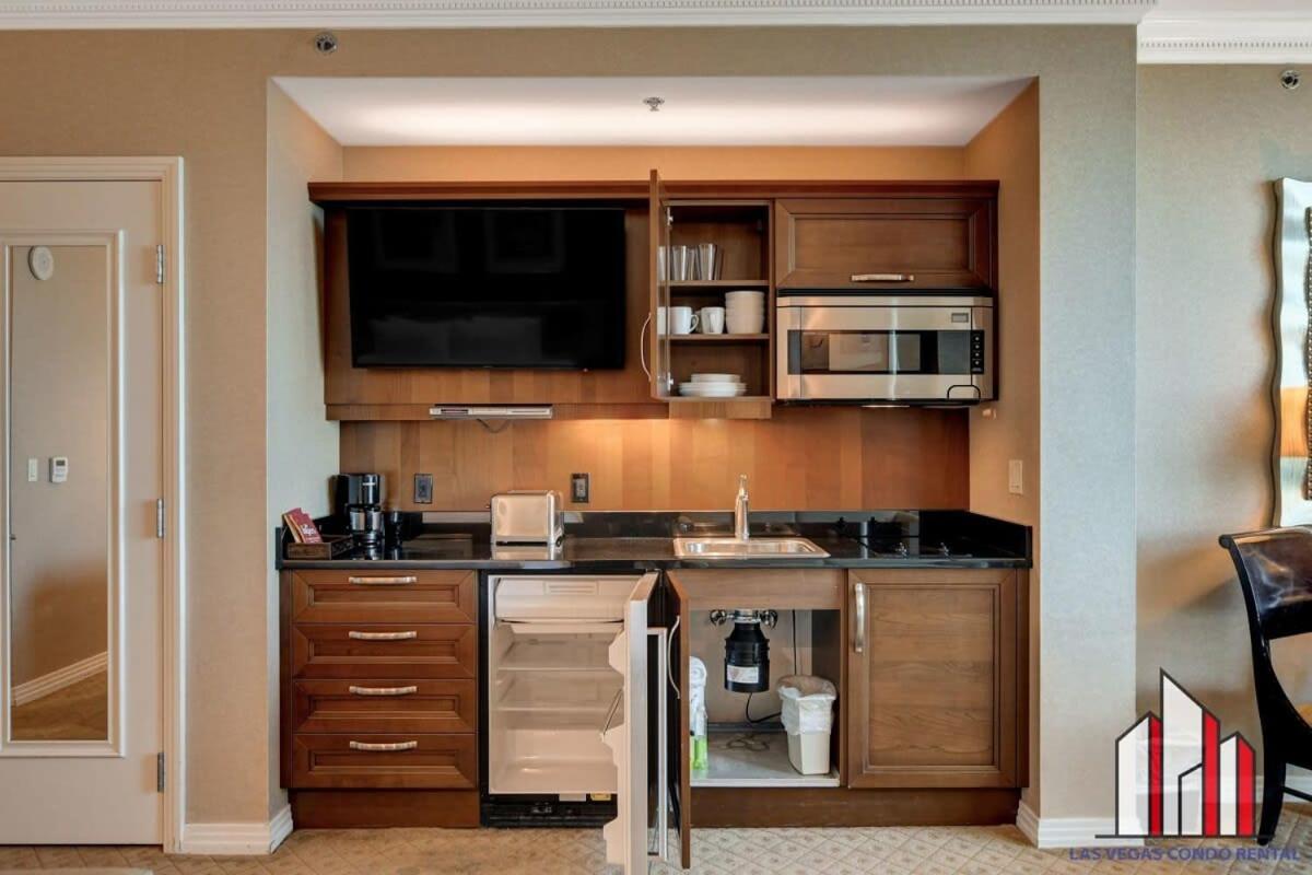 MGM Signature-17-718 Jacuzzi Studio - B&B Las Vegas