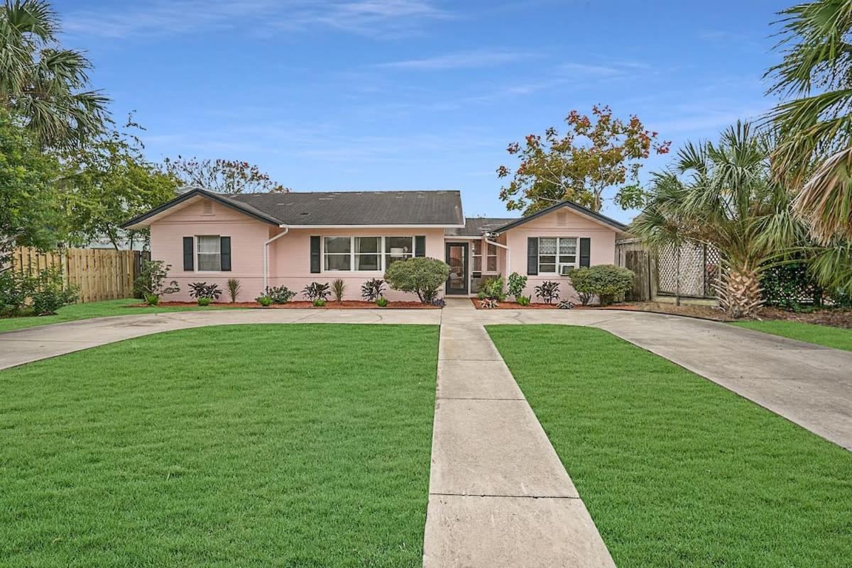 Pink House Prime Location Walk to Downtown Dogs OK - Chambres d'hôtes Saint Augustine