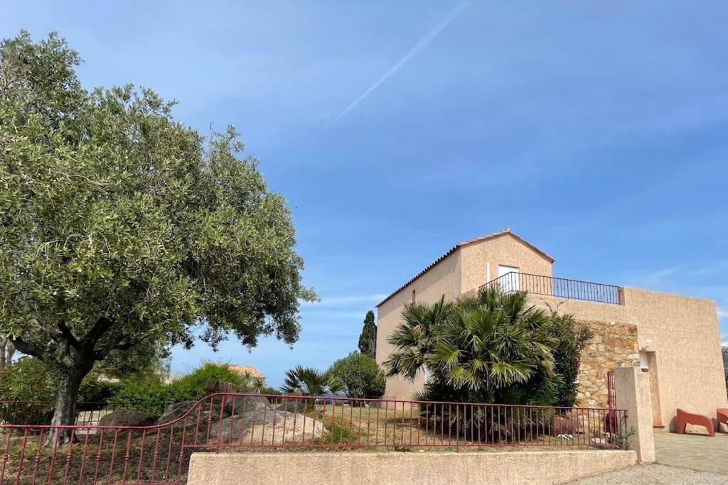 Villa 8 personnes entre l'ile rousse et Calvi avec piscine. - B&B