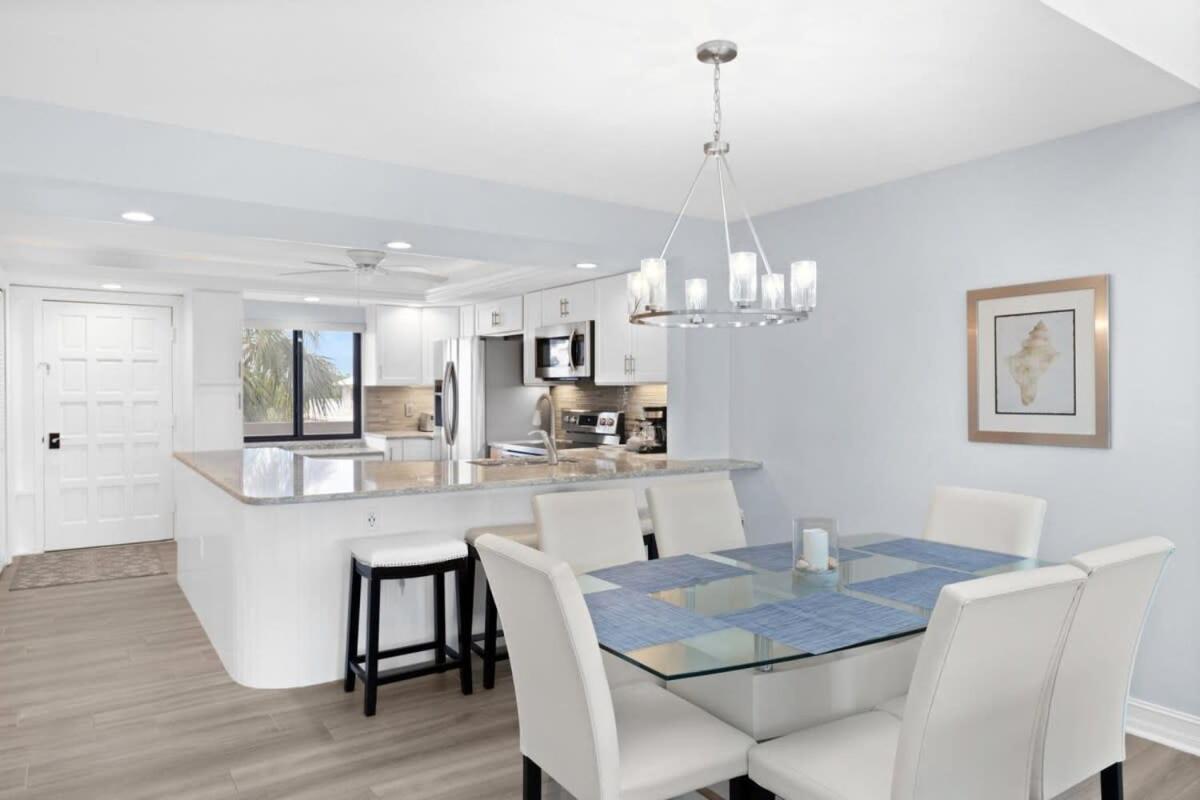 Loggerhead 253- Beachfront Residence w Vaulted Ceilings - B&B Sanibel