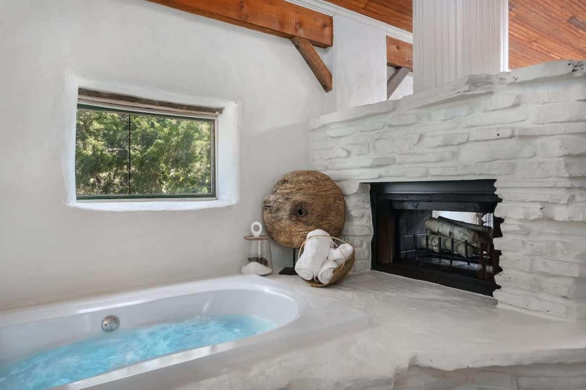 Falling Star, Hot tub and Pet Friendly! - B&B Fredericksburg