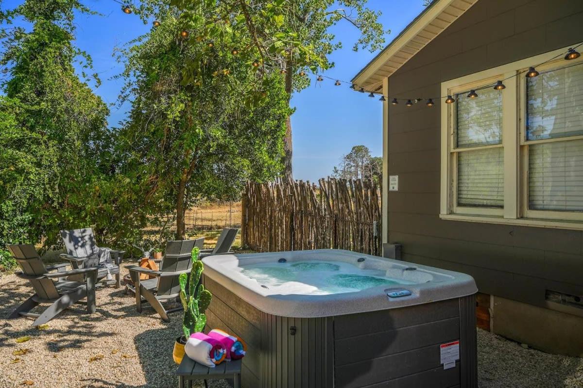 Cork & Cactus, close to Main St and pet-friendly! - B&B