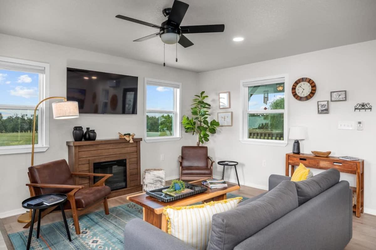 Cherry Pond with hot tub & spectacular VIEWS - B&B Fredericksburg