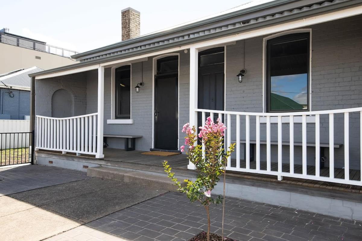 McNamara Lane - CBD, Firepit, 7 Smart TVs, Sleeps 11 - Chambres d’hôtes Orange