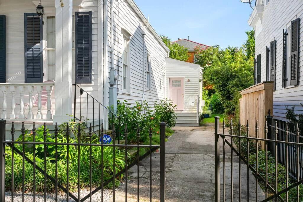 Garden District Studio Apartment - Gated Parking - B&B New Orleans