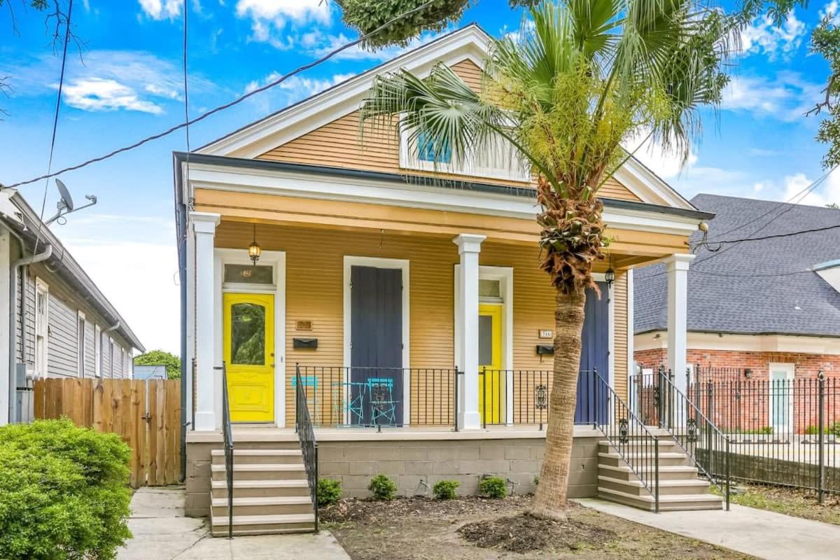 B&B New Orleans - 5Bed StreetCar Retreat w Outdoor Entertaining - Bed and Breakfast New Orleans