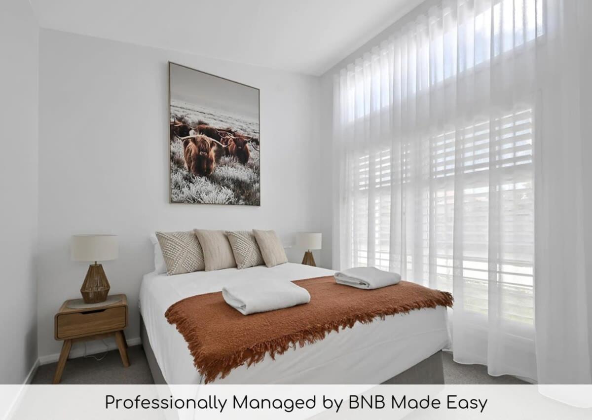 B&B Orange  (State of New South Wales) - The Elm Apartments - The Cowhide Room - Bed and Breakfast Orange  (State of New South Wales)