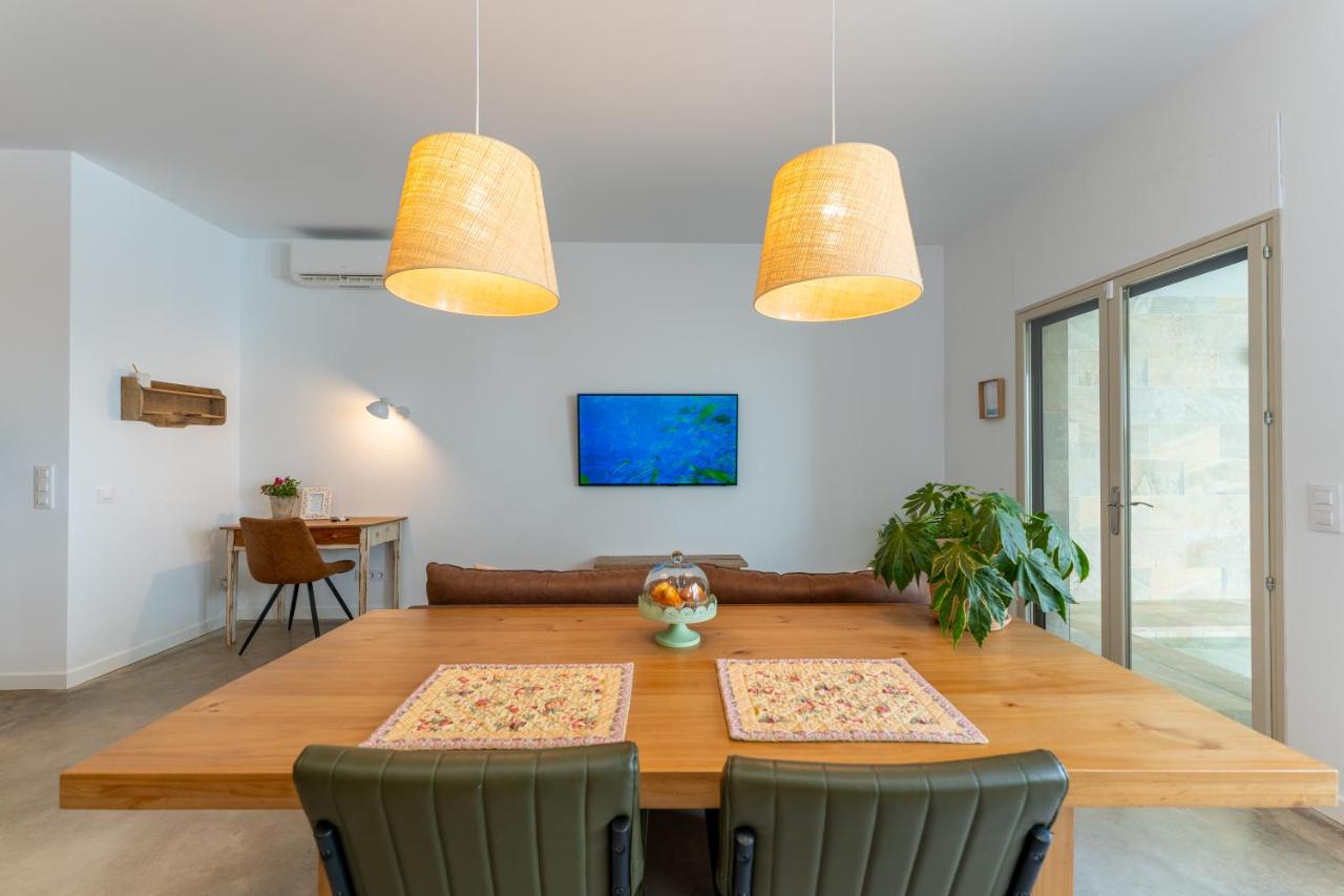 Loft con piscina climatizada de agua salada y parking en el centro de Figueres - B&B