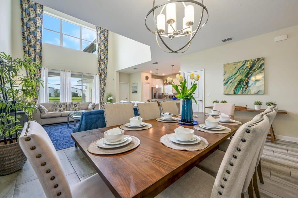 Luxury Storey Lake Retreat - Spacious Disney-Near - Bed and Breakfast Kissimmee