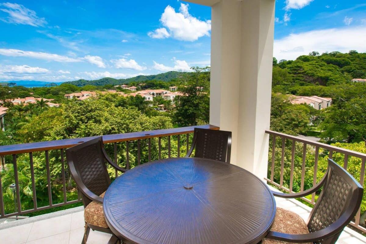 Classy artsy ocean-view unit near pool at Pacifico in Coco sleeps 6 - Chambres d’hôtes