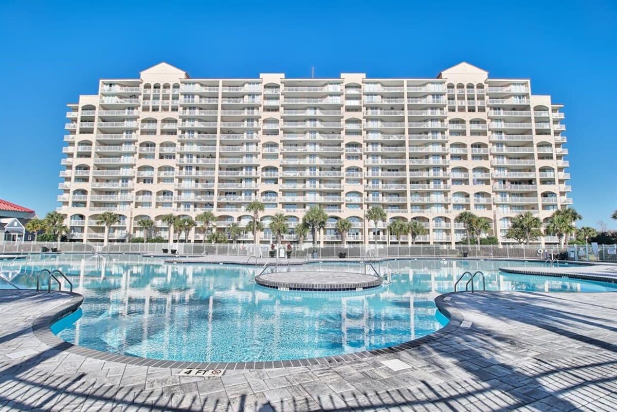 B&B Myrtle Beach - Waterfront Luxury Huge Condo with 15000sf Pool - Bed and Breakfast Myrtle Beach