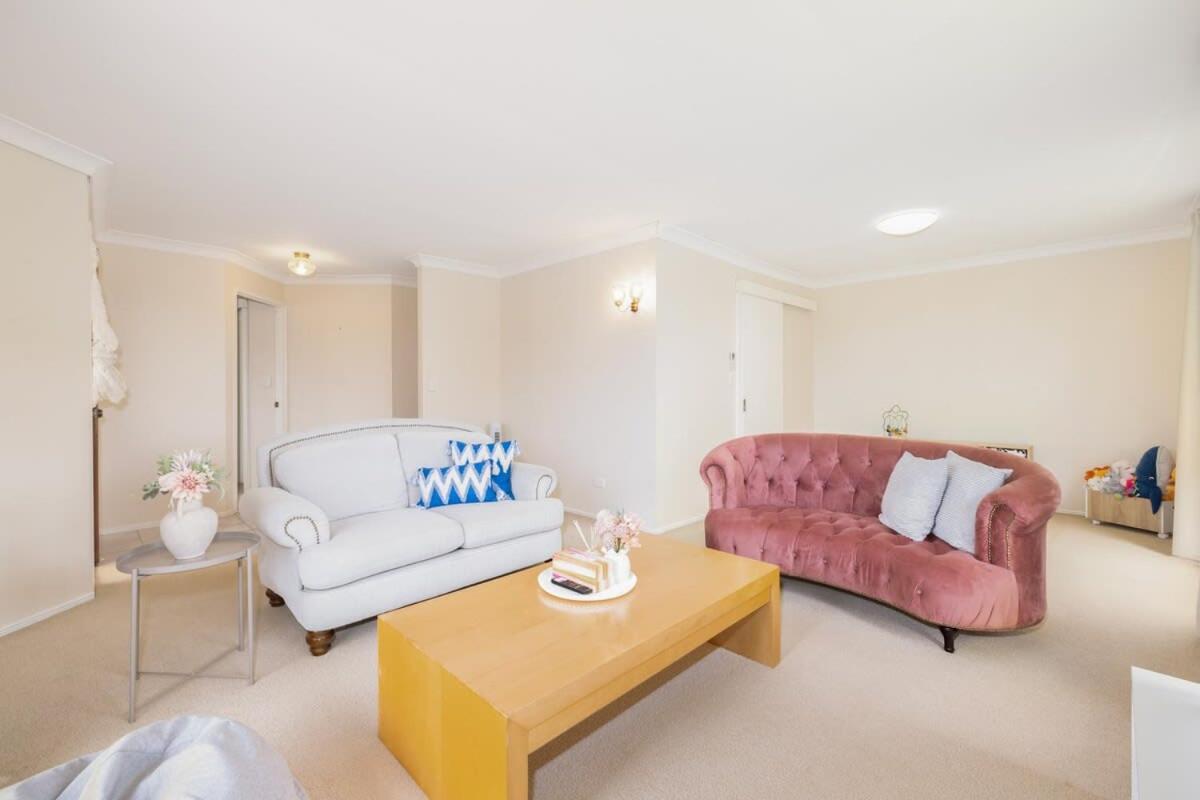 Spacious 3-BR Haven Prime Location Shopping Centre - B&B