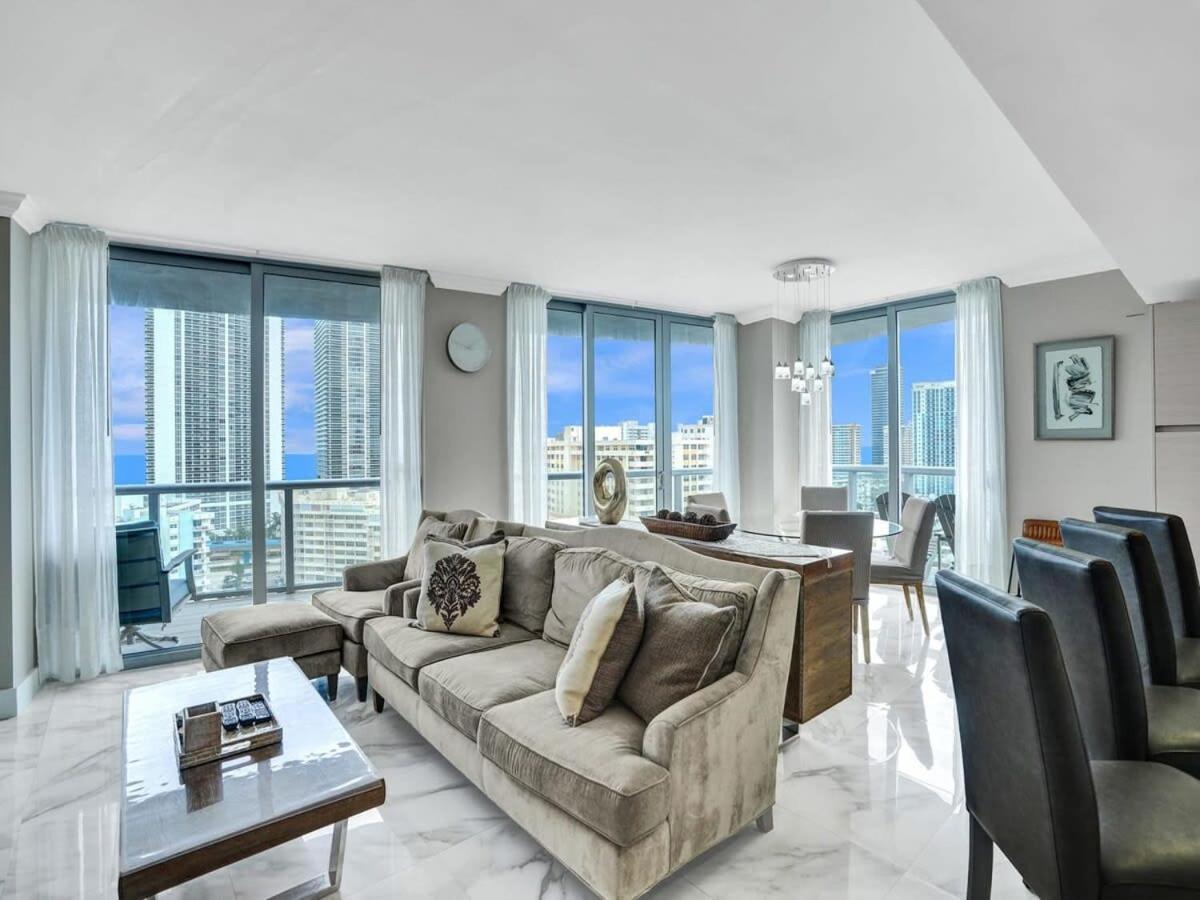 Luxury 3BR Water view 18th-Floor Deck Pool - B&B