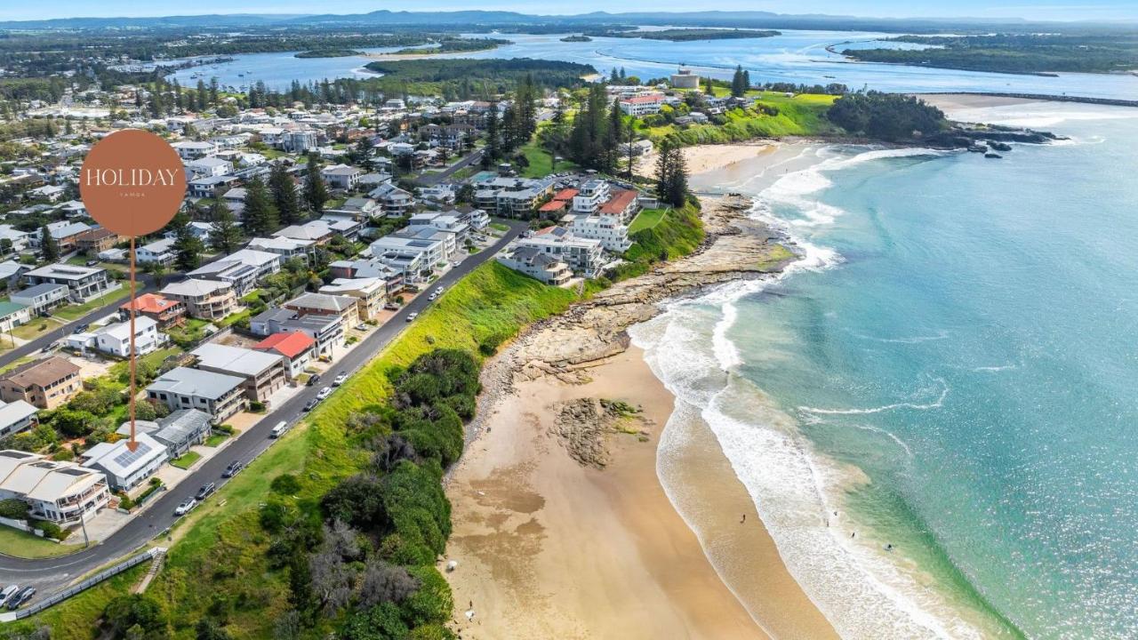 Como - Absolute Beachfront with Uninterrupted Convent Beach Views - Holiday Yamba - Ferienwohnung Yamba