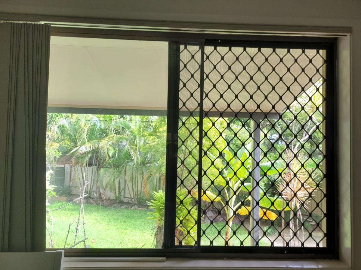 Holiday Style A downstairs room in Springwood Qld - B&B Springwood