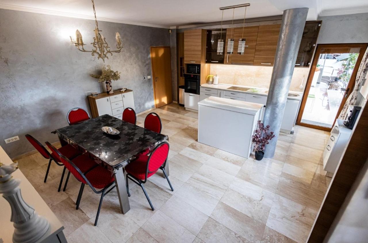 RED - Bed and Breakfast