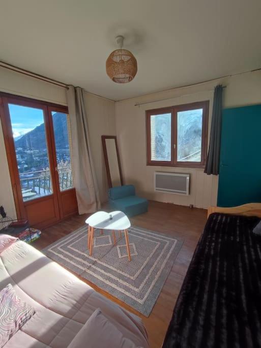 B&B Saint-Michel-de-Maurienne - Saint-Michel de Maurienne, appartement de 45 m² - Bed and Breakfast Saint-Michel-de-Maurienne