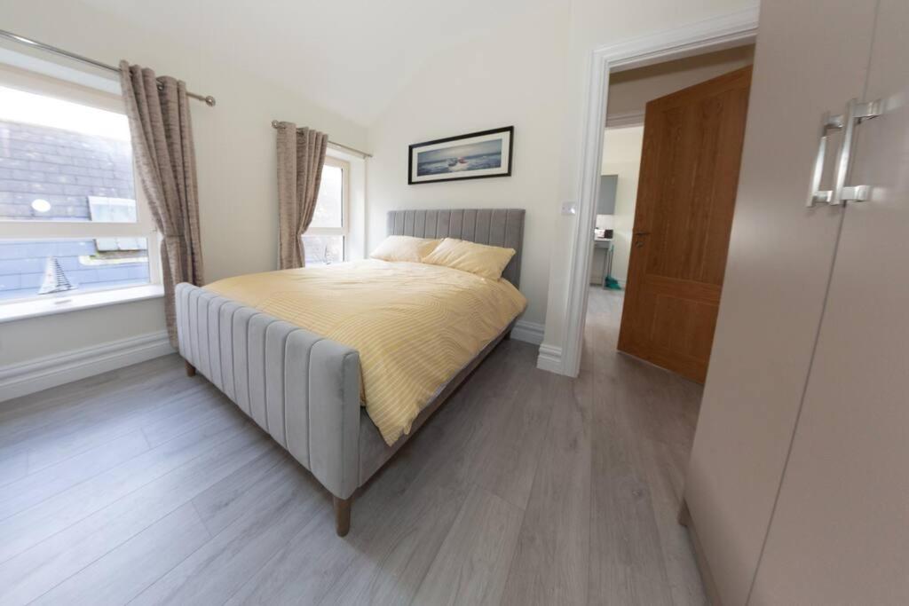 B&B Cobh - Unit 3 Modern Self Contained Apartment - Bed and Breakfast Cobh
