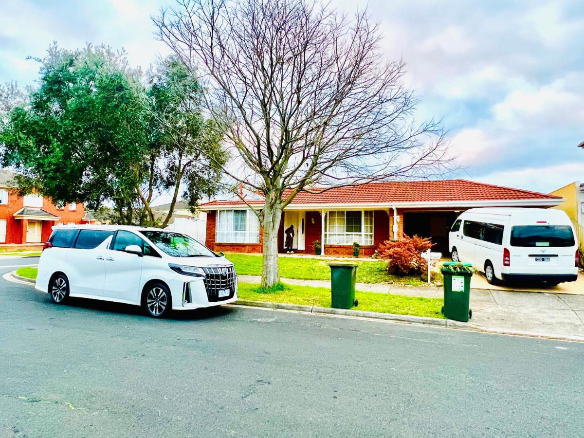 Spacious 6 Bedroom Holiday Home 15 Min Away From Melbourne Airport - Chambres d'hôtes Sydney