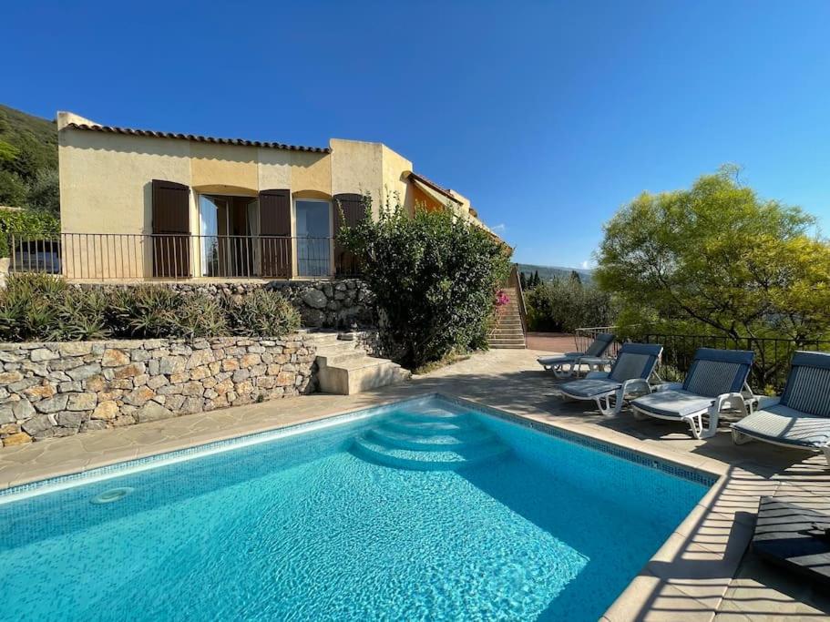 Villa La Baume 10 couchages, piscine, vue mer Le Tignet 06 - B&B
