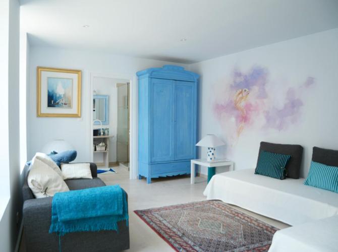 One-Bedroom Apartment with Balcony