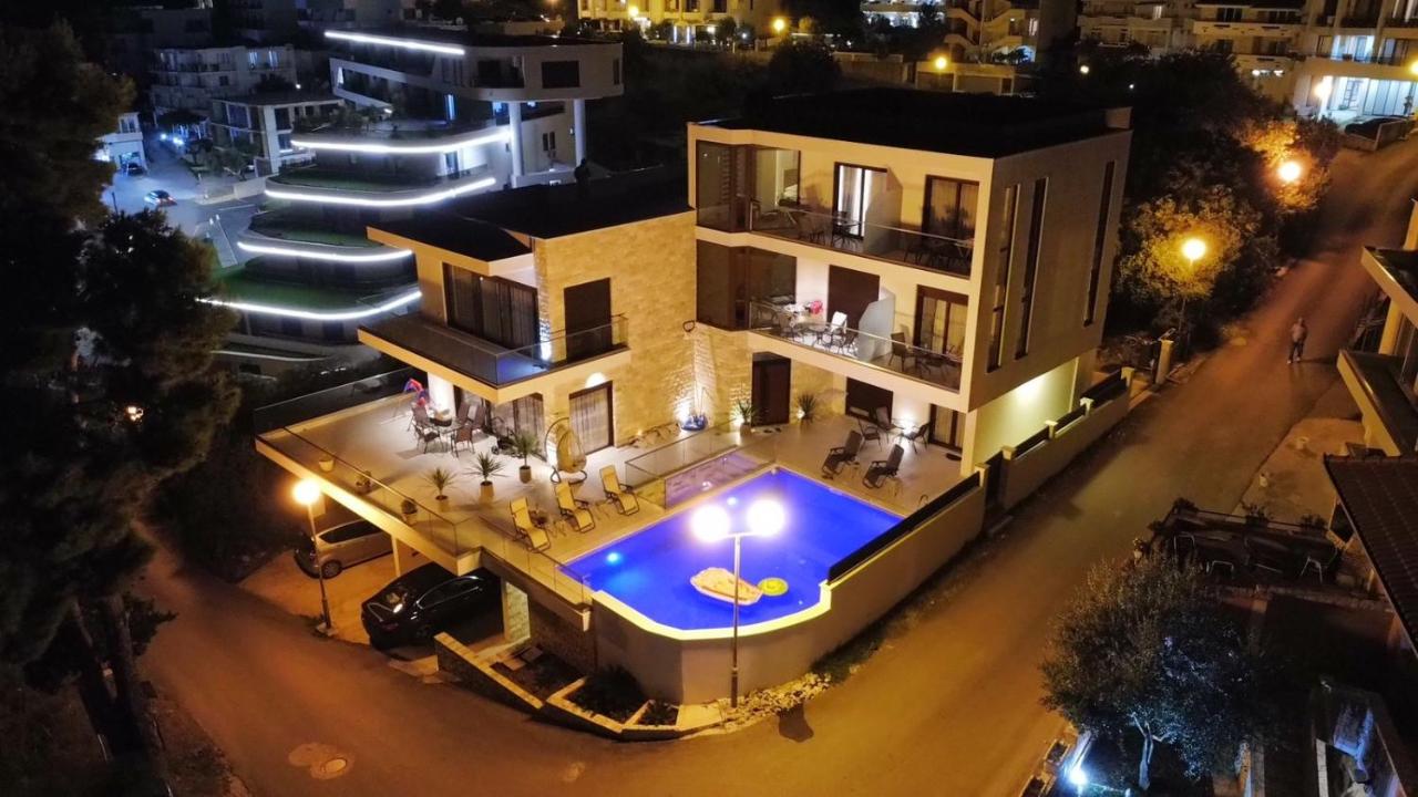 Arte Luxury Pool Apartmets - B&B Dulcigno